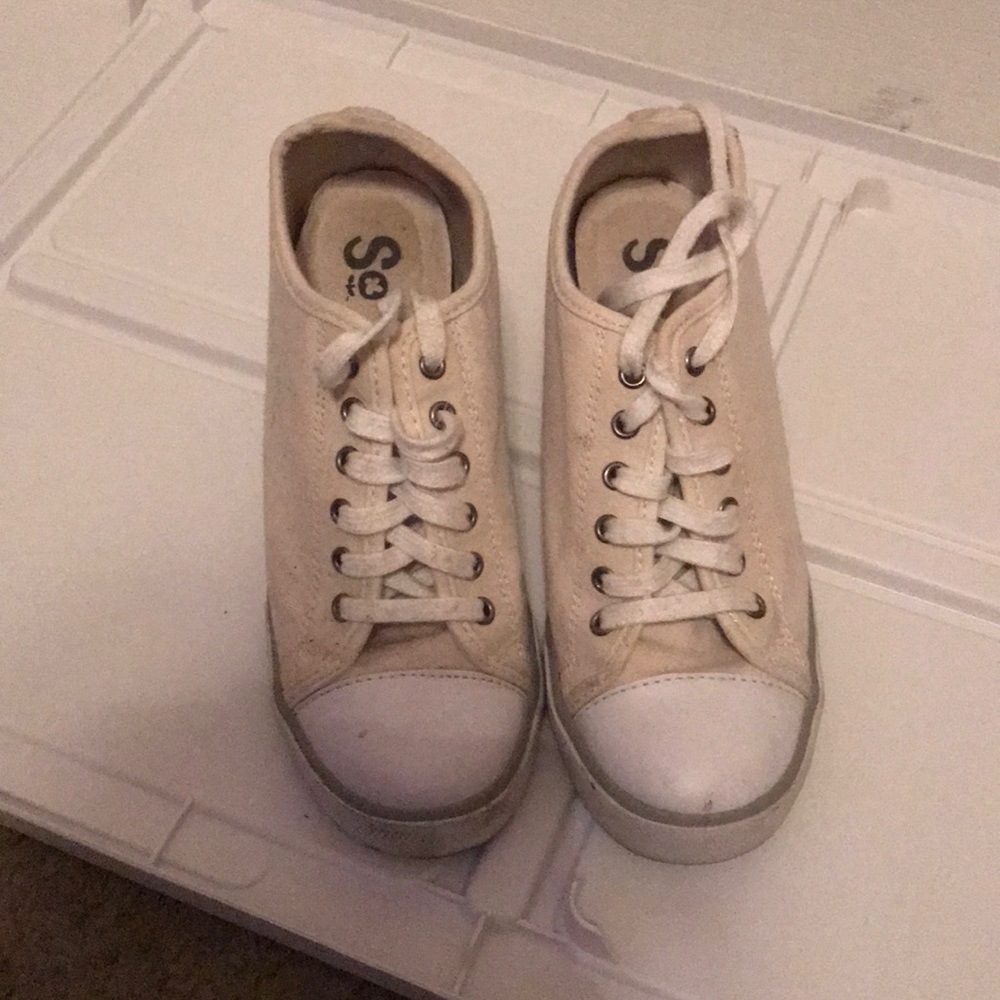White wedges